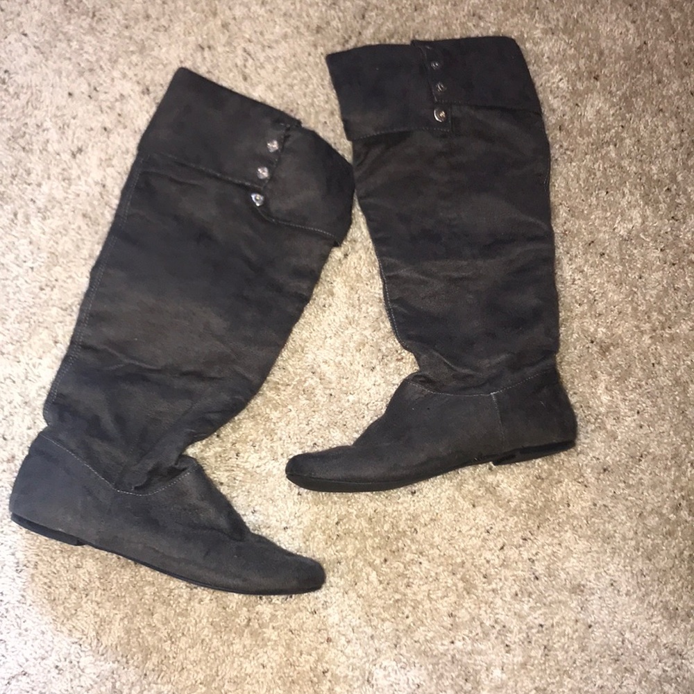 Grey boots